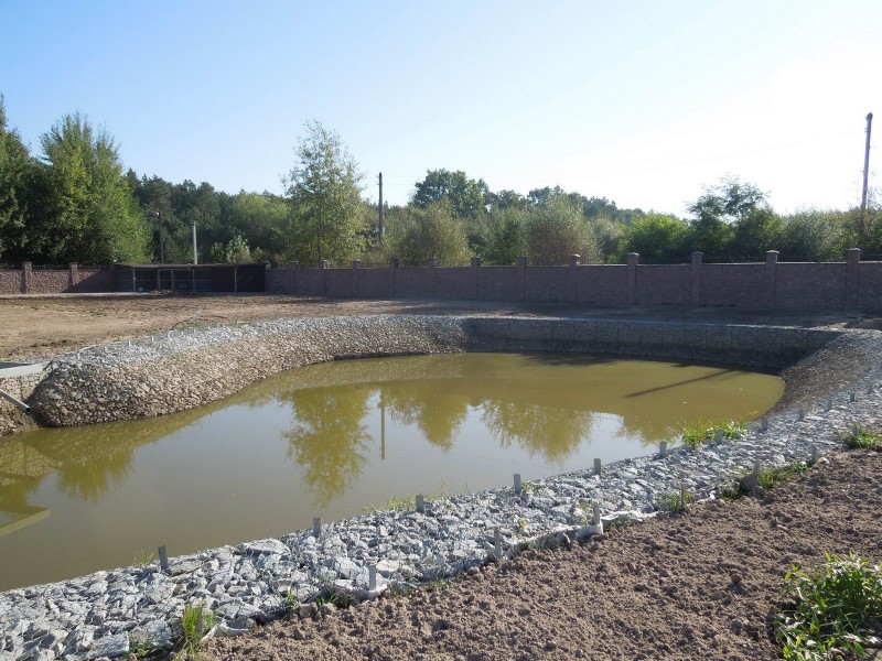 Строительство пруда с габионами